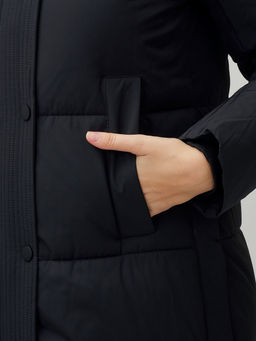 Пальто утепленное стеганное зимнее с капюшоном женское черного цвета 9601Ch - Holdluck фото 10