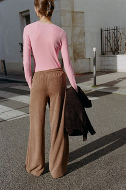 STRAIGHT FIT TROUSERS WITH ELASTICATED WAIST - Zara фото 5