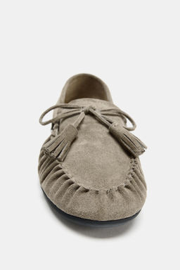 SPLIT SUEDE LOAFERS WITH TASSELS - Zara фото 9