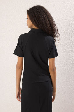 Trendyolmilla Siyah Fitted/Vucuda Oturan Fermuarl? Yaka Orme Bluz TWOSS25BZ00387