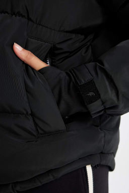 Водоотталкивающая куртка-пуховик с воротником-стойкой и карманами на молнии DeFactoFit  фото 8