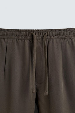 PANTAL?N FLUIDO RELAXED FIT / Marr?n / Topo