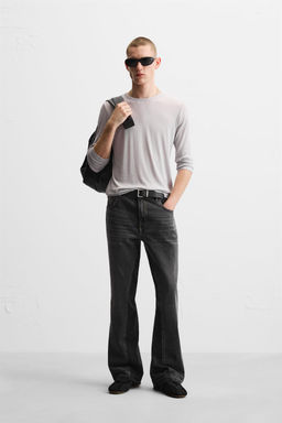 JEANS FLARE FIT ROTOS / Negro
