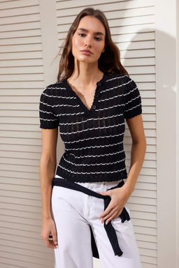 Siyah Pamuklu Cizgili Bisiklet Yaka Triko Bluz TWOSS26BZ00130