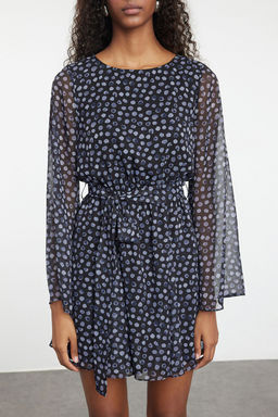 TRENDYOLMILLA Cok Renkli Cicek Desenli Etegi Belden Ac?lan Mini Astarl? Dokuma Sifon Elbise TWOAW25EL00178  фото 3