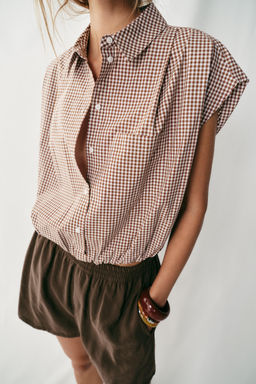 CAMISA CORTA CUADRO VICHY / marron/blanco