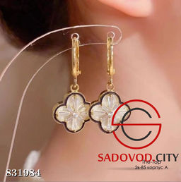 Женские серьги в форме клевера