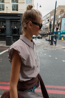 STRIPED SLEEVELESS SHIRT - Zara фото 5
