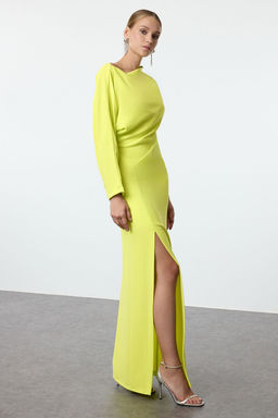 Yesil S?rt Dekoltesi Detayl? Dokuma Uzun S?k Abiye Elbise TPRAW25AE00001