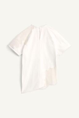 CAMISETA ASIM?TRICA ENCAJE LIMITED EDITION / Crudo