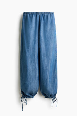 Pantal?n denim con cord?n de ajuste