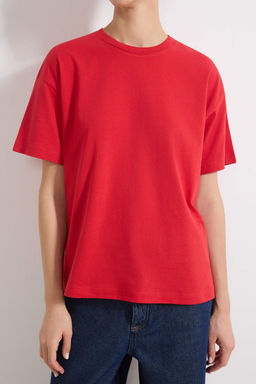 K?rm?z? %100 Kal?n Pamuklu Oversize/Genis Kal?p Bisiklet Yaka Orme T-Shirt TWOSS23TS00040