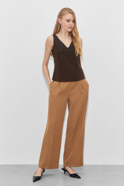 Топ с V-образным вырезом