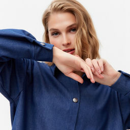 Рубашка женская MINAKU: Jeans Collection, размер 48, синяя