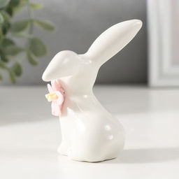 Фигурка керамика «Крольчонок с розовым цветочком», 6.8×4.8×7.9 см