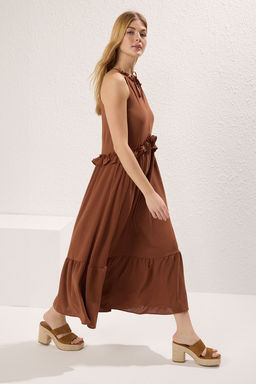 Kahverengi Duz Etegi Belden Ac?lan Volanl? / F?rf?rl? Maxi Dokuma Elbise TWOSS25EL00426 - Trendyolmilla фото 2