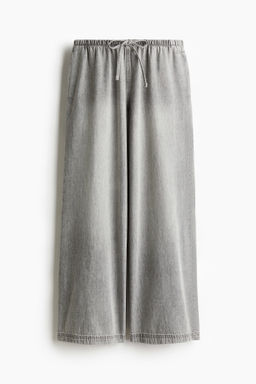 Pantal?n denim con cord?n de ajuste