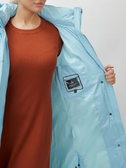 Пальто утепленное стеганное зимнее с капюшоном женское голубого цвета 9601Gl