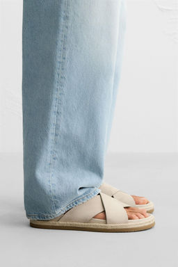 CROSSOVER LEATHER SANDALS