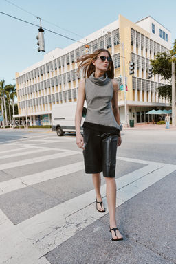 ASYMMETRIC HOUNDSTOOTH HEM LACE TOP
