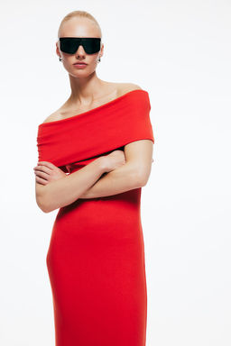 Vestido off-the-shoulder