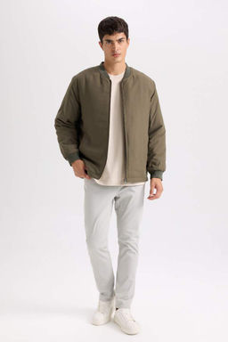 Водоотталкивающая сезонная легкая куртка-бомбер стандартного кроя с воротником-молнией и двойными карманами - Defacto фото 2