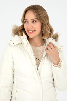 Женское кремовое пальто Неожиданная скидка в корзине