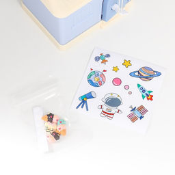 Копилка для денег с замком и ключом «Домик в нежных тонах», наклейки и декор для украшения, пластик, 14×10×13 см, МИКС