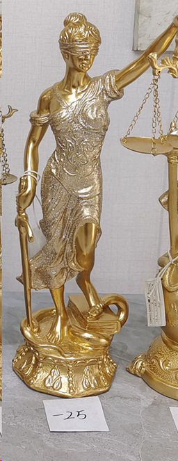 Статуэтка Фемида 24 см / QMH13336-48 /уп 24/