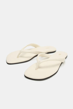 SANDALIA PLANA POSICI?N PARA EL DEDO / Blanco