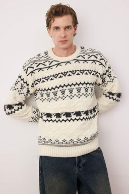 Ekru Regular Bisiklet Yaka Y?lbas? Kazak TMNAW26KZ00004 - Trendyolmilla фото 2