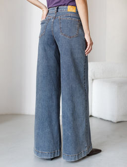 Джинсы трубы широкие с декоративной стиркой из эластичного денима - Vilatte фото 2