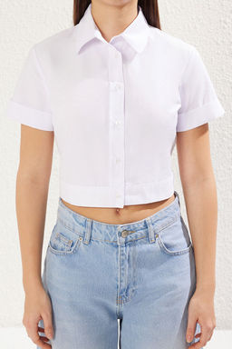 TRENDYOLMILLA Beyaz S?rtta Baglama Detayl? Fitted Bele Oturan Crop Boy Dokuma Gomlek TWOSS25GO00011  фото 3