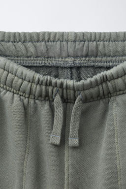 BERMUDA FELPA CARGO / verde lavado