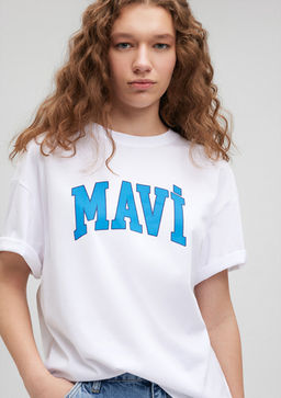 Mavi Logo Bask?l? Beyaz Tisort