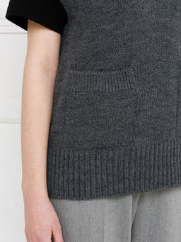 Жилет вязаный