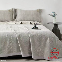 Покрывало на кровать с двумя наволочками