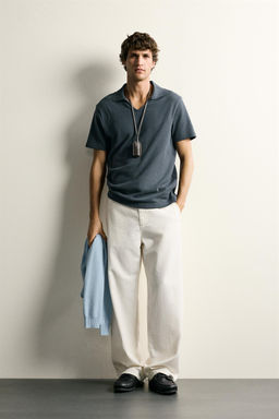 POLO REGULAR FIT ESTRUCTURA CALADOS / Plomo