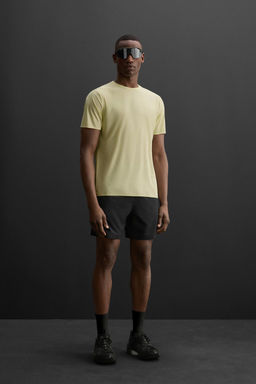LIGHTWEIGHT TECHNICAL T-SHIRT - Zara фото 2