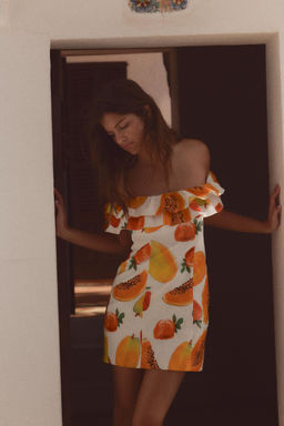 VESTIDO MINI VOLANTES ESTAMPADO FRUTAS / Naranjas