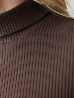 Водолазка из фактурного трикотажа в рубчик - Vilatte фото 2