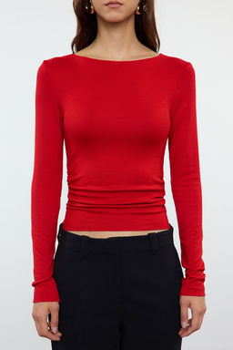 K?rm?z? Viskon/Yumusak Kumasl? Fitted Buzgu/Drape Detayl? Kay?k Yaka Esnek Orme Bluz TWOAW25BZ00225