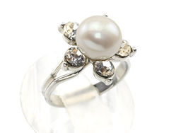 Кольцо с жемчугом 8-9мм и стразами, белый