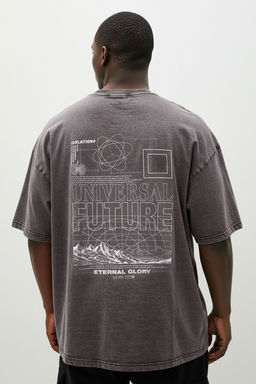 TRENDYOL MAN Buyuk Beden Antrasit Oversize/Genis Kesim Soluk Efektli Bask?l? %100 Pamuk T-Shirt TMNSS25BF00015