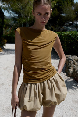 Top drapeado con escote barco - H&m фото 5