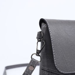 Сумка женская на магните, серая