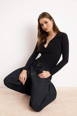 Siyah Regular/Normal Kal?p Gomlek Yaka Dugmeli K?sa Kollu Esnek Orme Bluz TWOSS26BZ00023 - Trendyolmilla фото 4