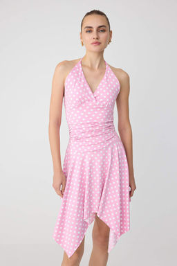A__k Pembe Puantiyeli Asimetrik Boyundan Ba_lamal_ Ask_l_ Mini Esnek _rme Elbise TWOSS26EL01191