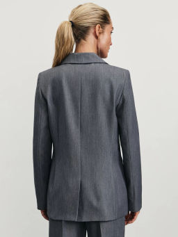 Приталенный однобортный жакет / Zarina фото 5