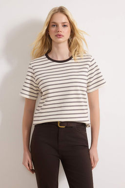 Kahverengi Cizgili Regular/Normal Kal?p K?sa Kollu Tok Interlok Orme T-Shirt TWOSS26TS00067